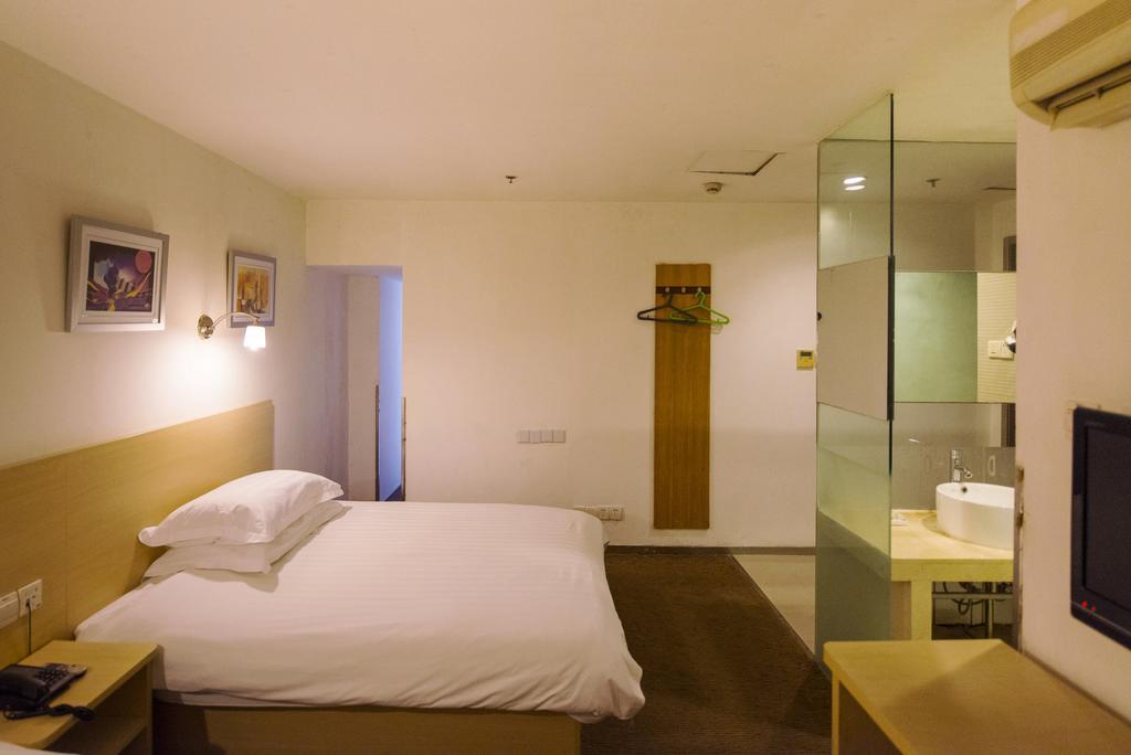 Motel Shanghai Hongqiao Beixinjing Metro Station Tianshan Road Eksteriør billede